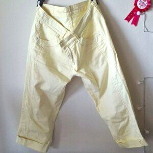Raffaelo Rossi Capri Pants - Light Lemon - Women's Size 36 - Stylish Cropped Pan